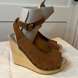 Anthropologie Five World brown leather w/wooden heel and side head detail, 7.5.